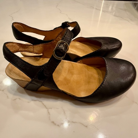 Dansko Shoes - GUC Dansko Tiffani Black Milled Burnished Mary Jane Size 11 (42 EU)